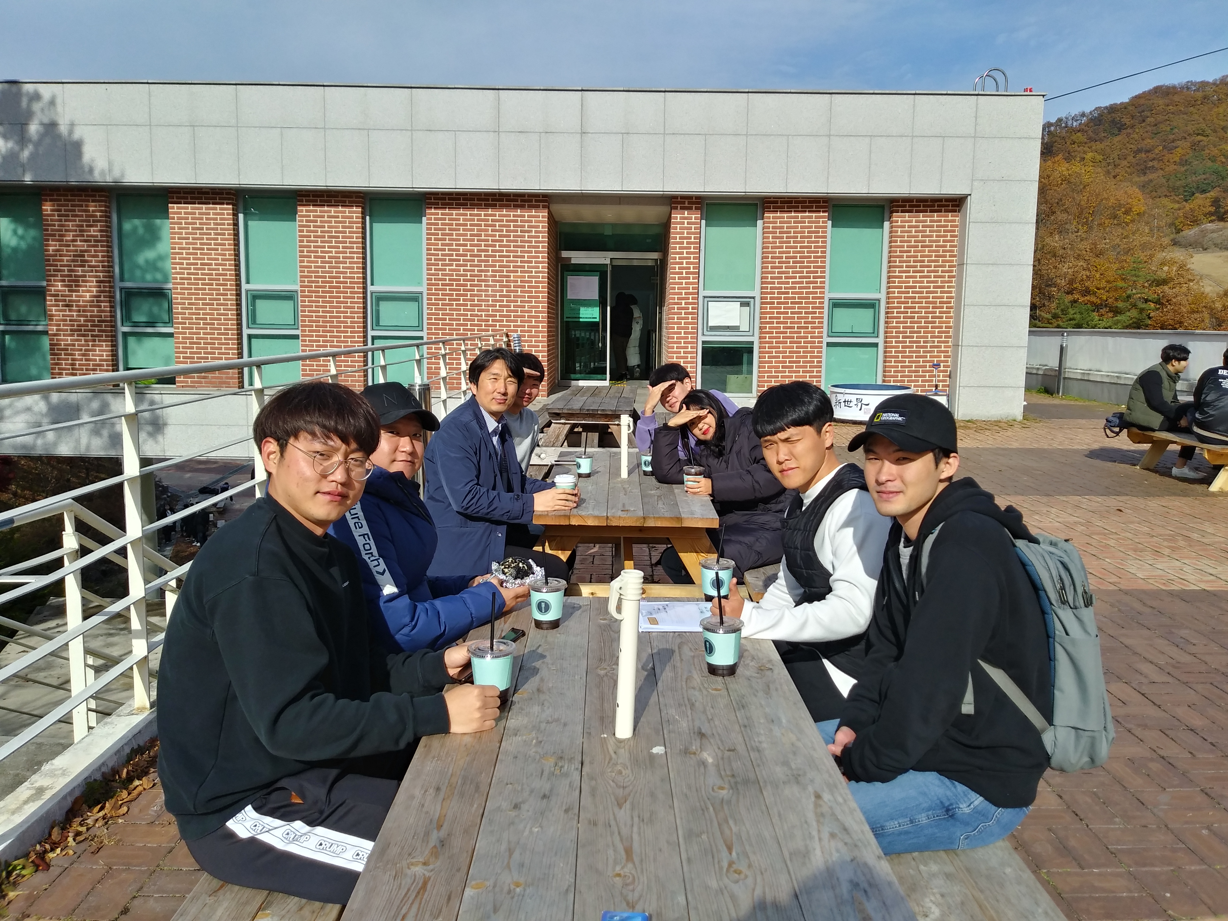 커피와 함께하는 야외 광합성!!