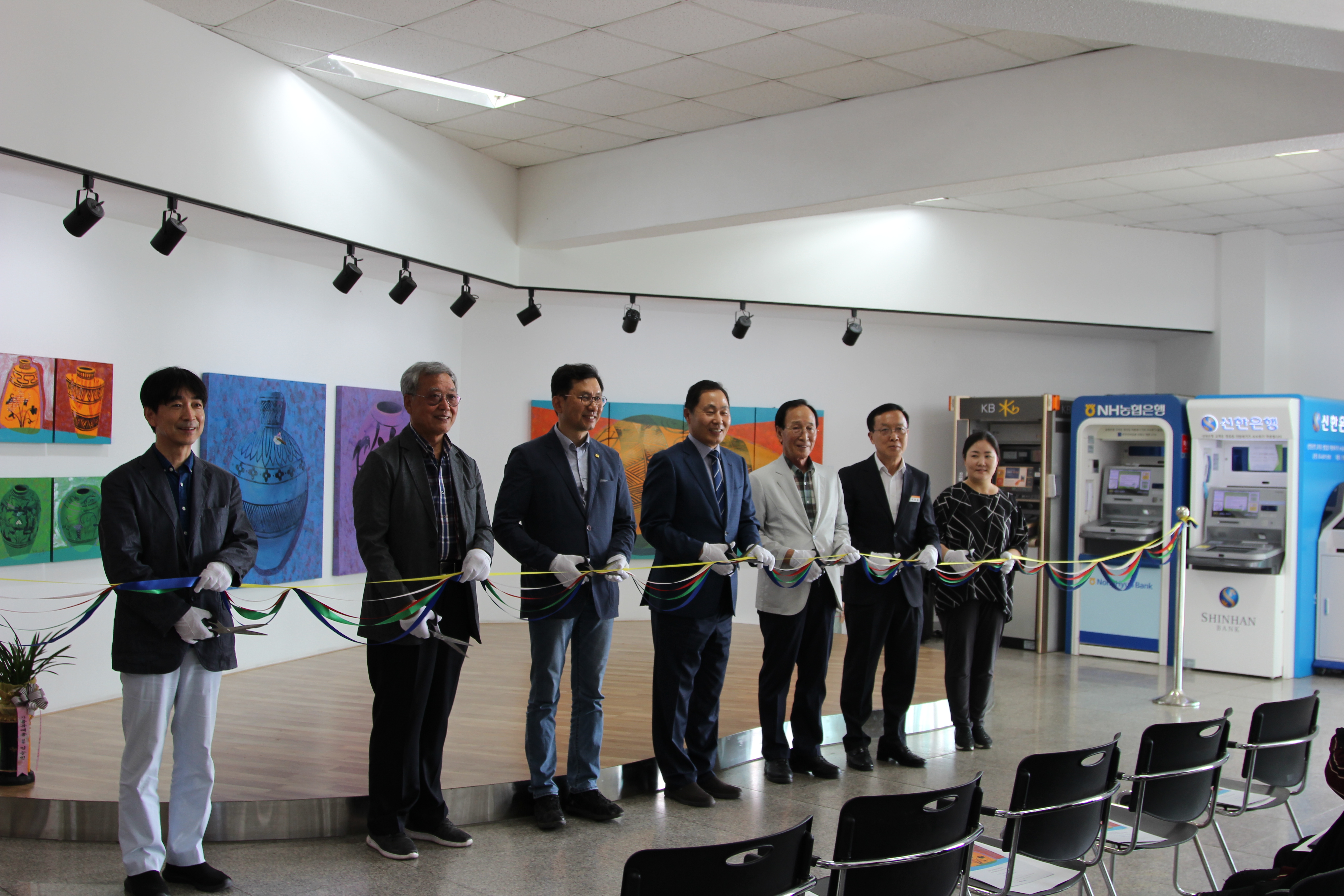 유원대, 영동예총회장 천만원 상당의 작품기증