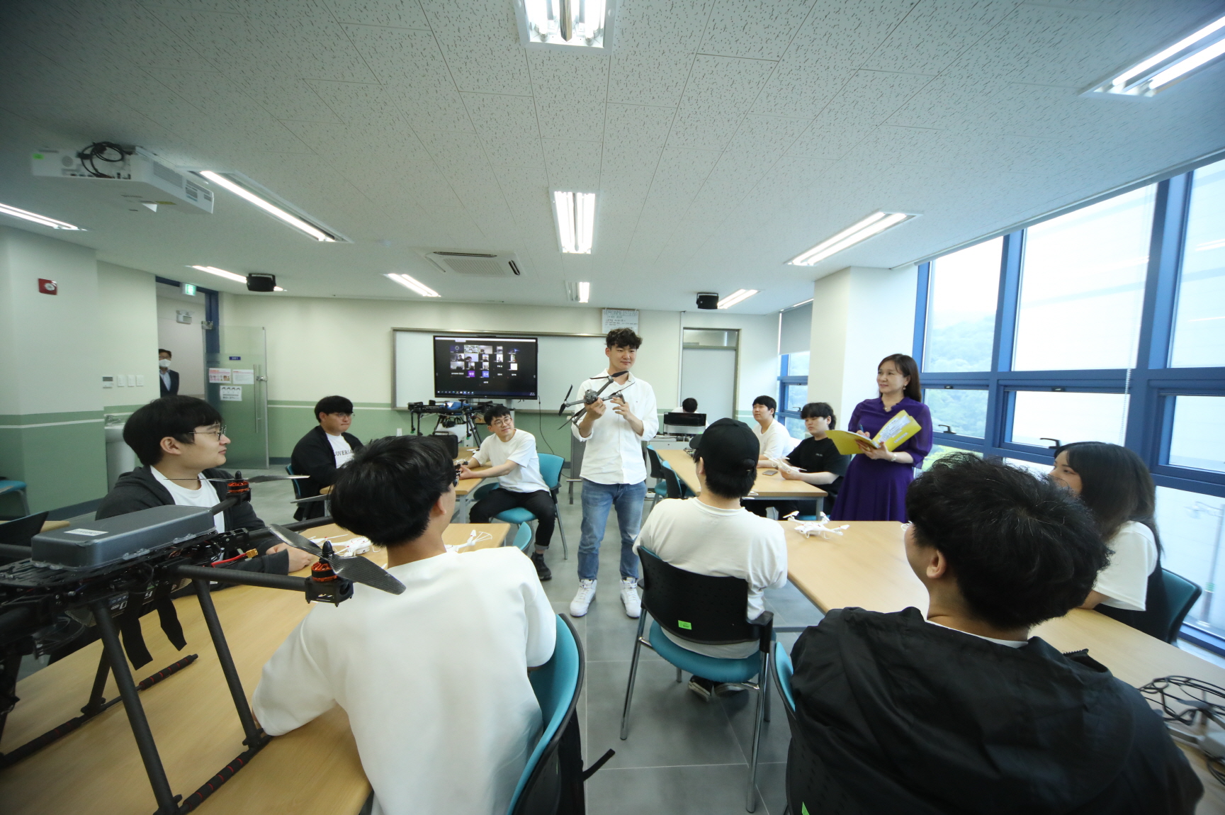 실내(대면과 비대면 함께한) 수업 장면들 1